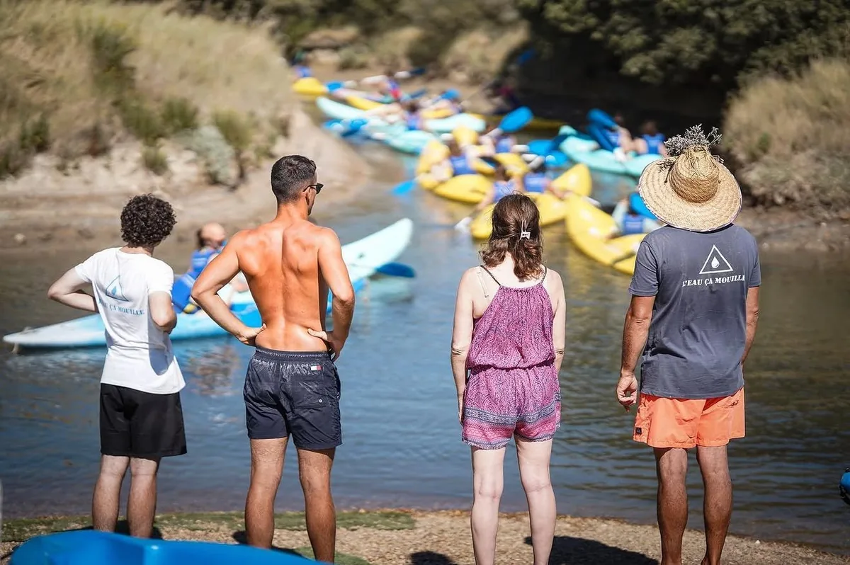 Flottille de canoës sur les marais d'Olonne